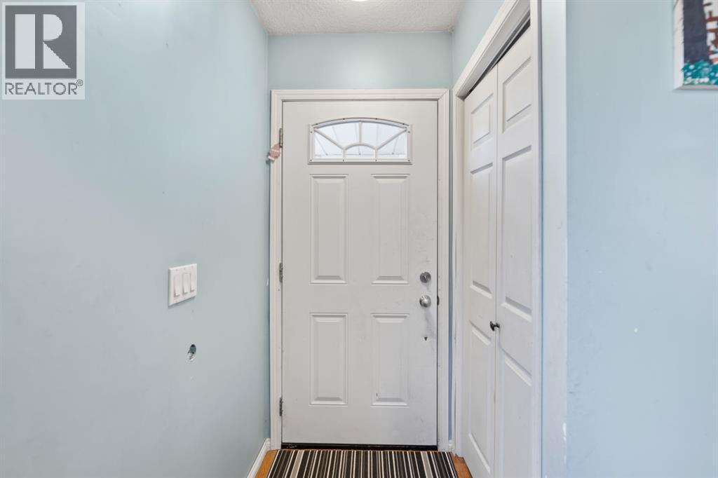 20 Castlegrove Way Ne, Calgary, AB - Indoor Photo Showing Other Room