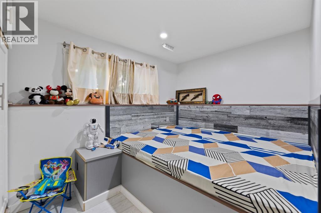 20 Castlegrove Way Ne, Calgary, AB - Indoor Photo Showing Other Room