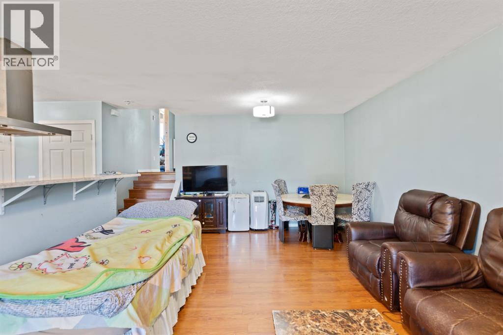 20 Castlegrove Way Ne, Calgary, AB - Indoor Photo Showing Living Room