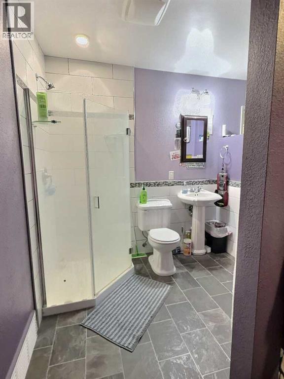 13 Aspen Crescent, Jasper, AB - Indoor Photo Showing Bathroom