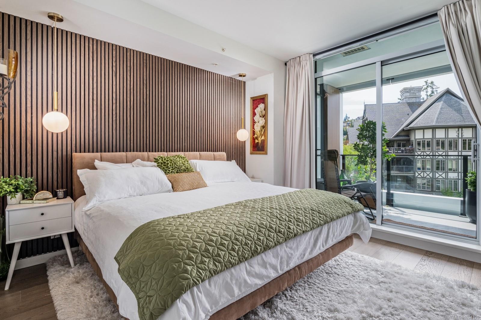 815-2000 Hannington Rd, Langford, BC - Indoor Photo Showing Bedroom