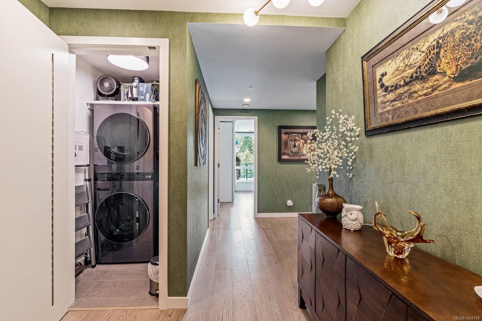 815-2000 Hannington Rd, Langford, BC - Indoor