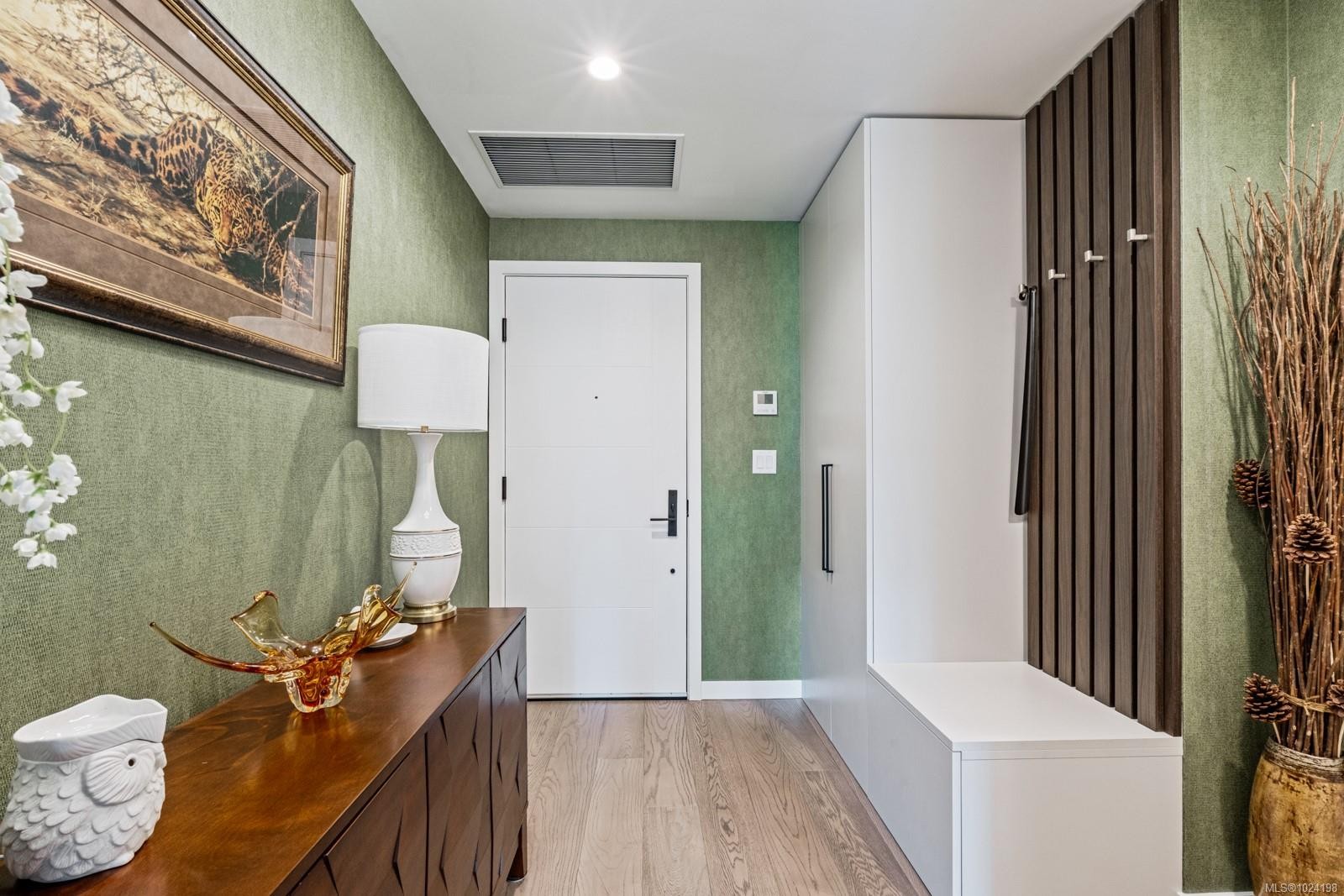 815-2000 Hannington Rd, Langford, BC - Indoor Photo Showing Other Room