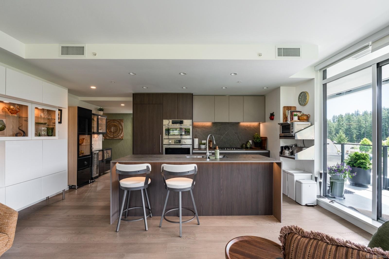 815-2000 Hannington Rd, Langford, BC - Indoor