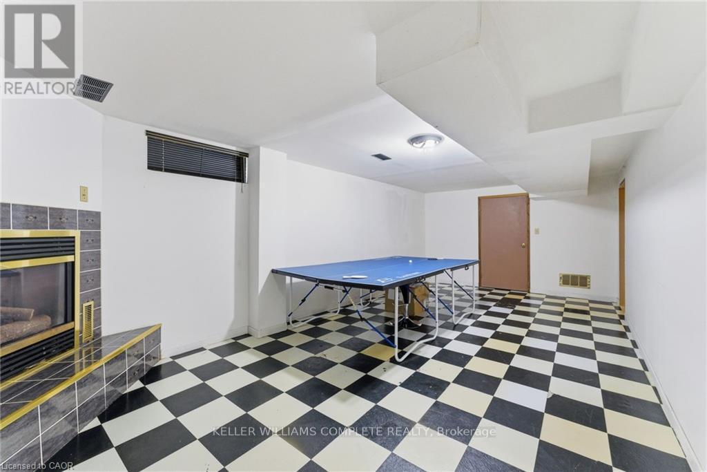 2 Morningstar Court, Hamilton, ON - Indoor Photo Showing Other Room