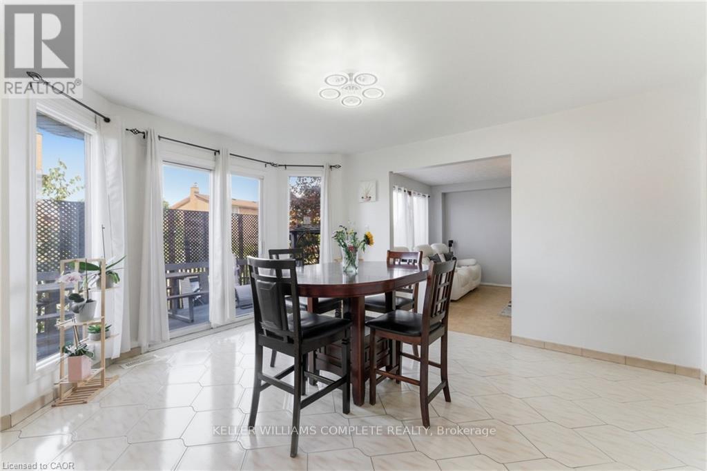 2 Morningstar Court, Hamilton, ON - Indoor Photo Showing Dining Room
