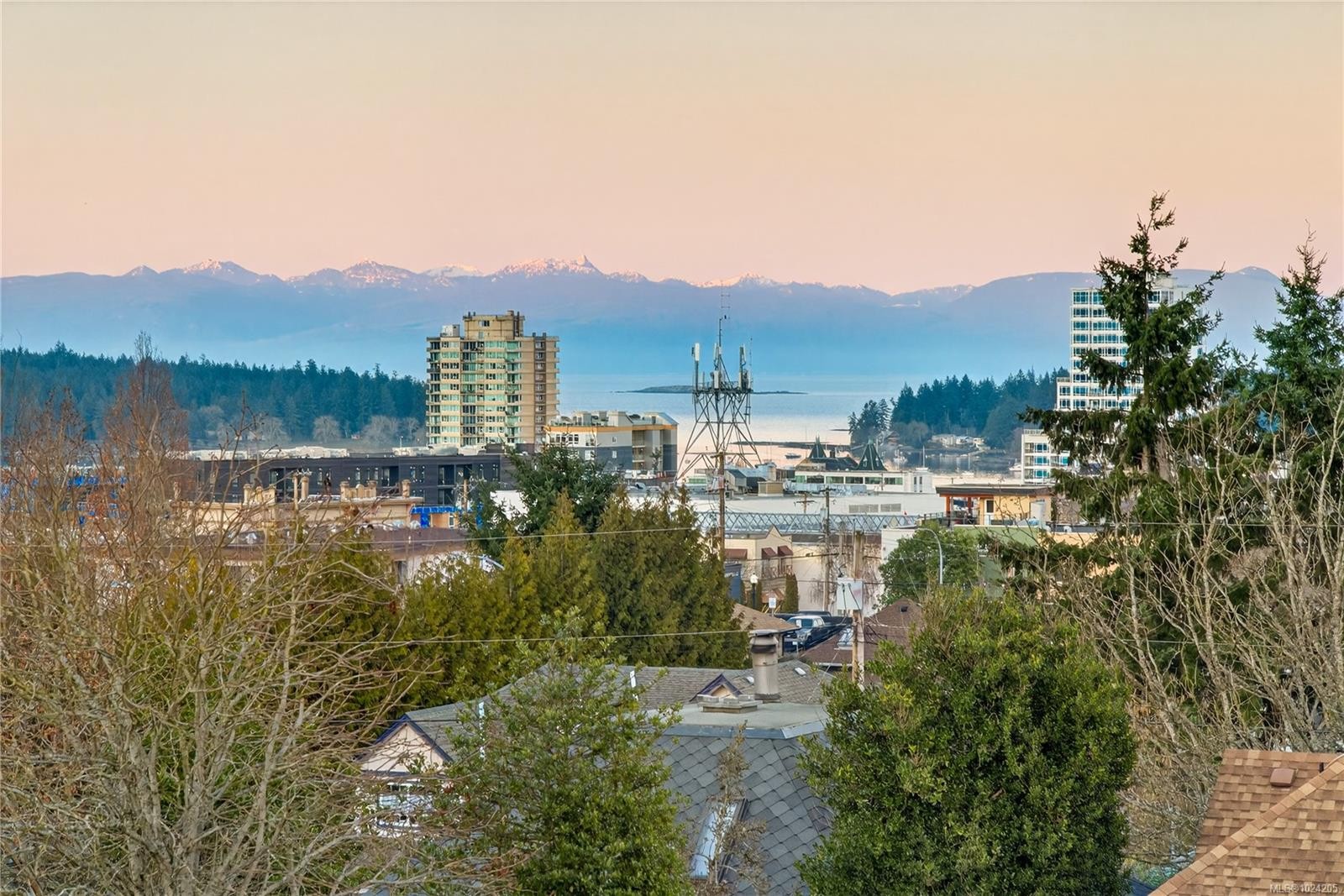 352 Kennedy St, Nanaimo, BC