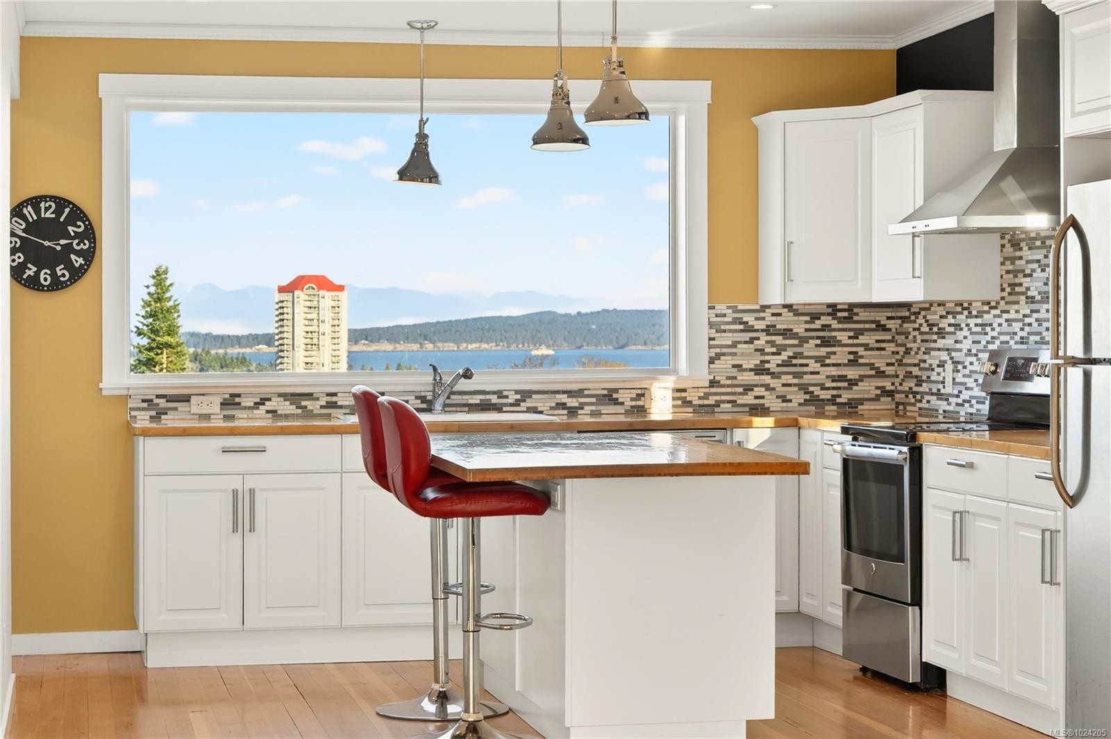 352 Kennedy St, Nanaimo, BC