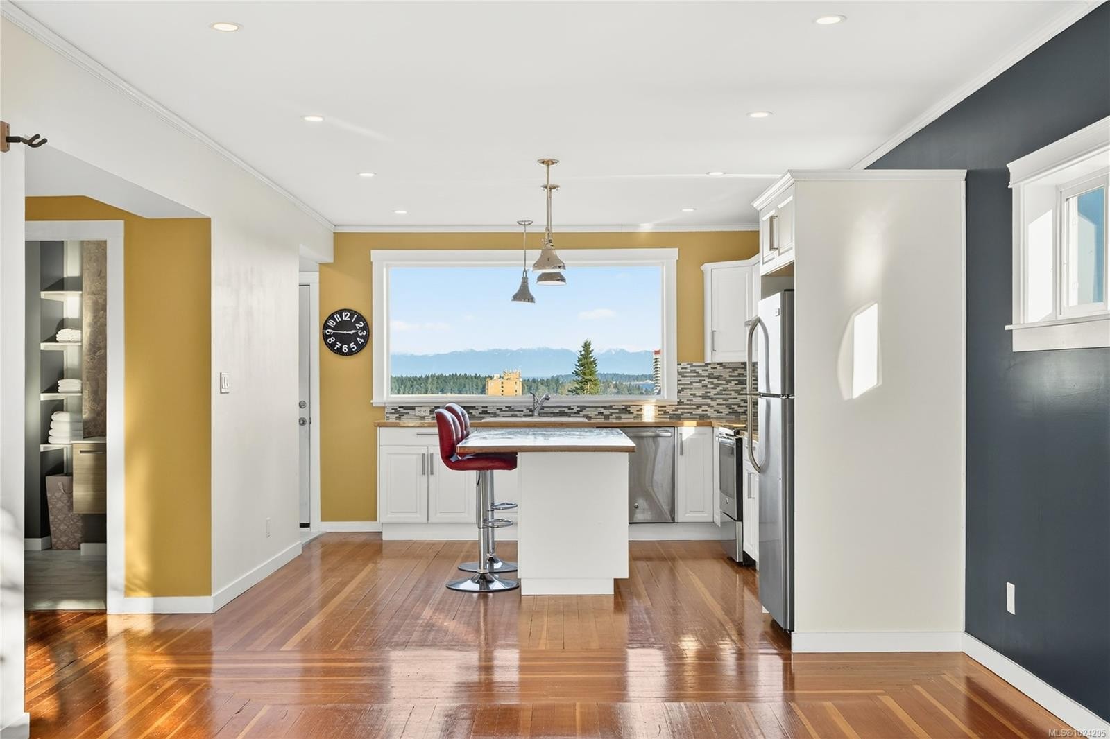 352 Kennedy St, Nanaimo, BC