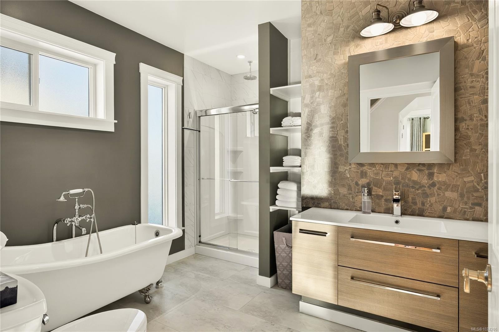 352 Kennedy St, Nanaimo, BC