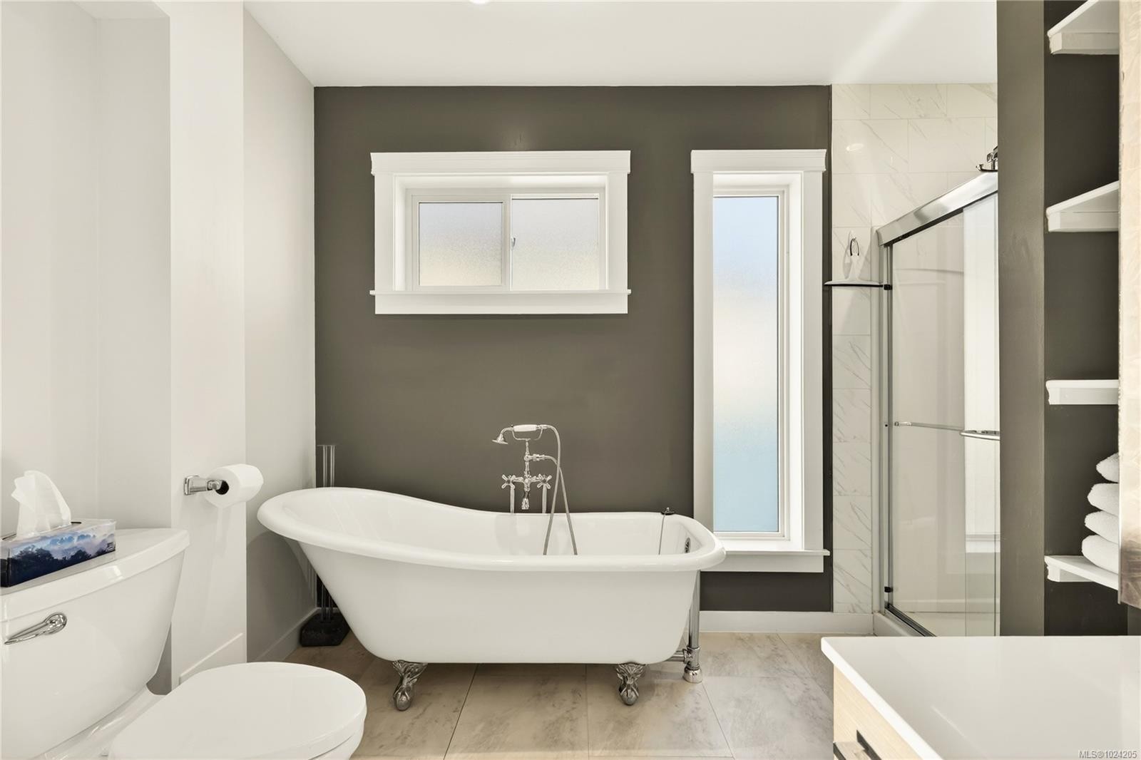 352 Kennedy St, Nanaimo, BC