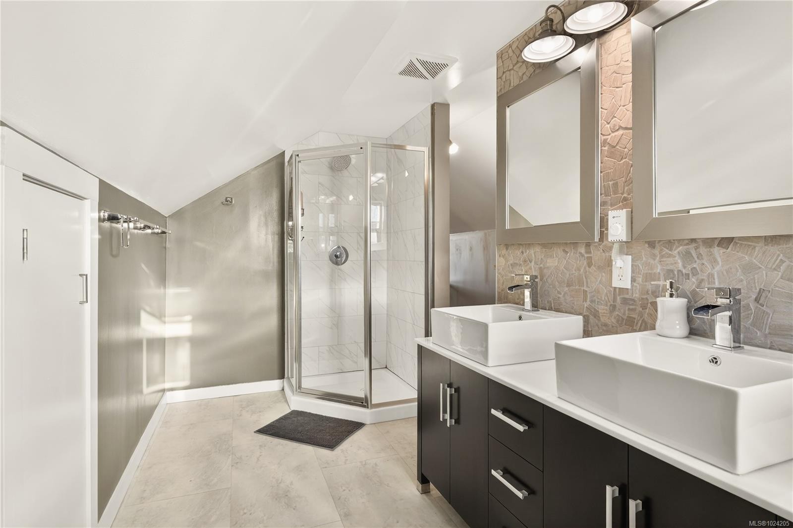 352 Kennedy St, Nanaimo, BC