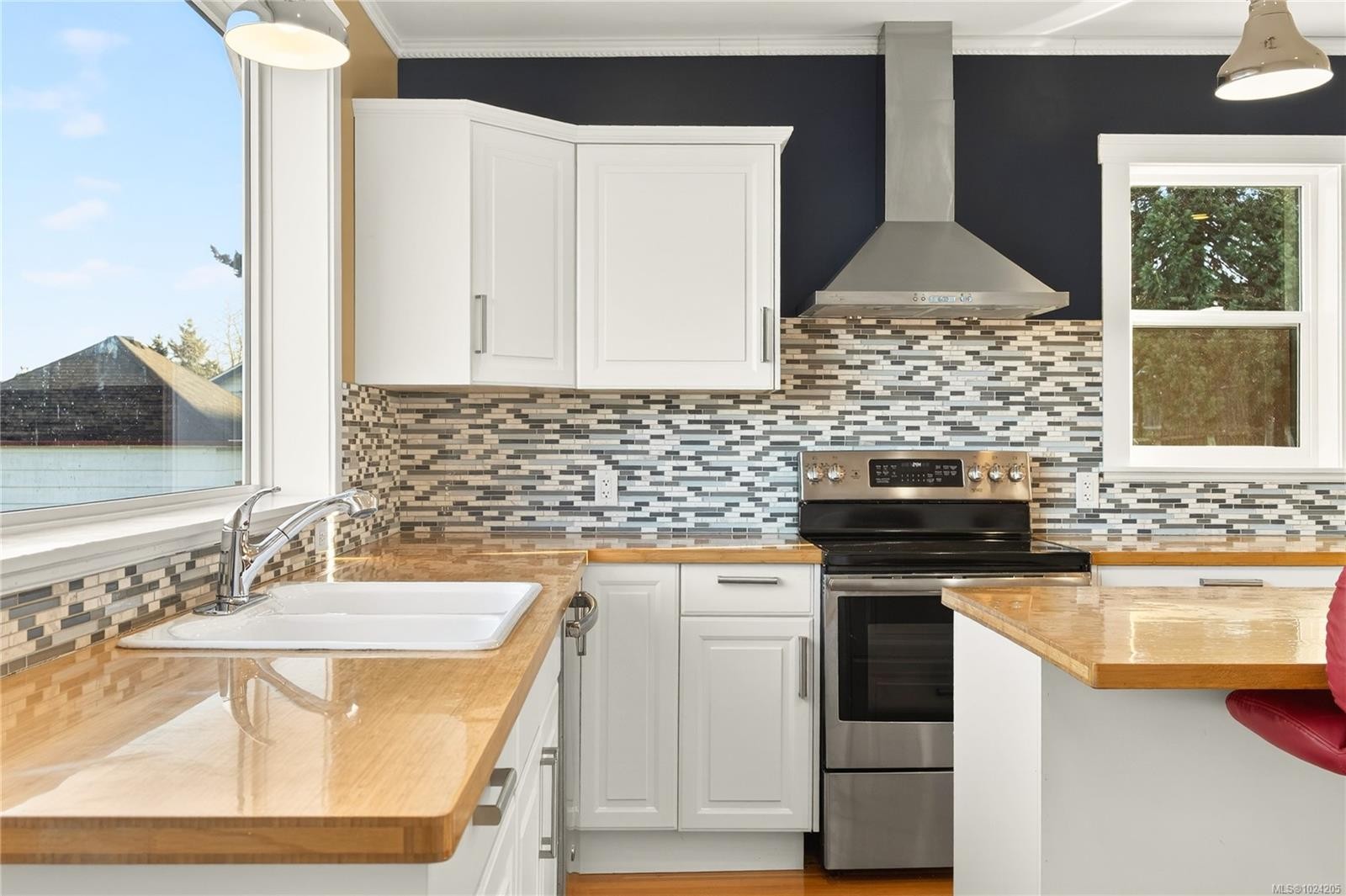 352 Kennedy St, Nanaimo, BC