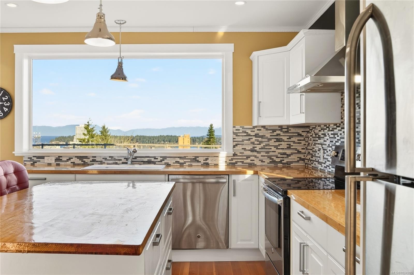 352 Kennedy St, Nanaimo, BC