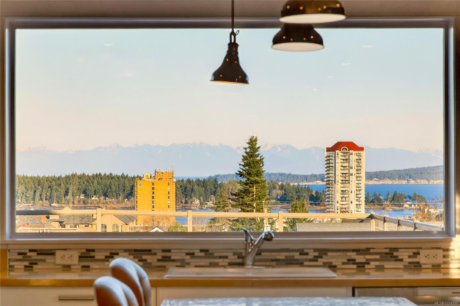 352 Kennedy St, Nanaimo, BC