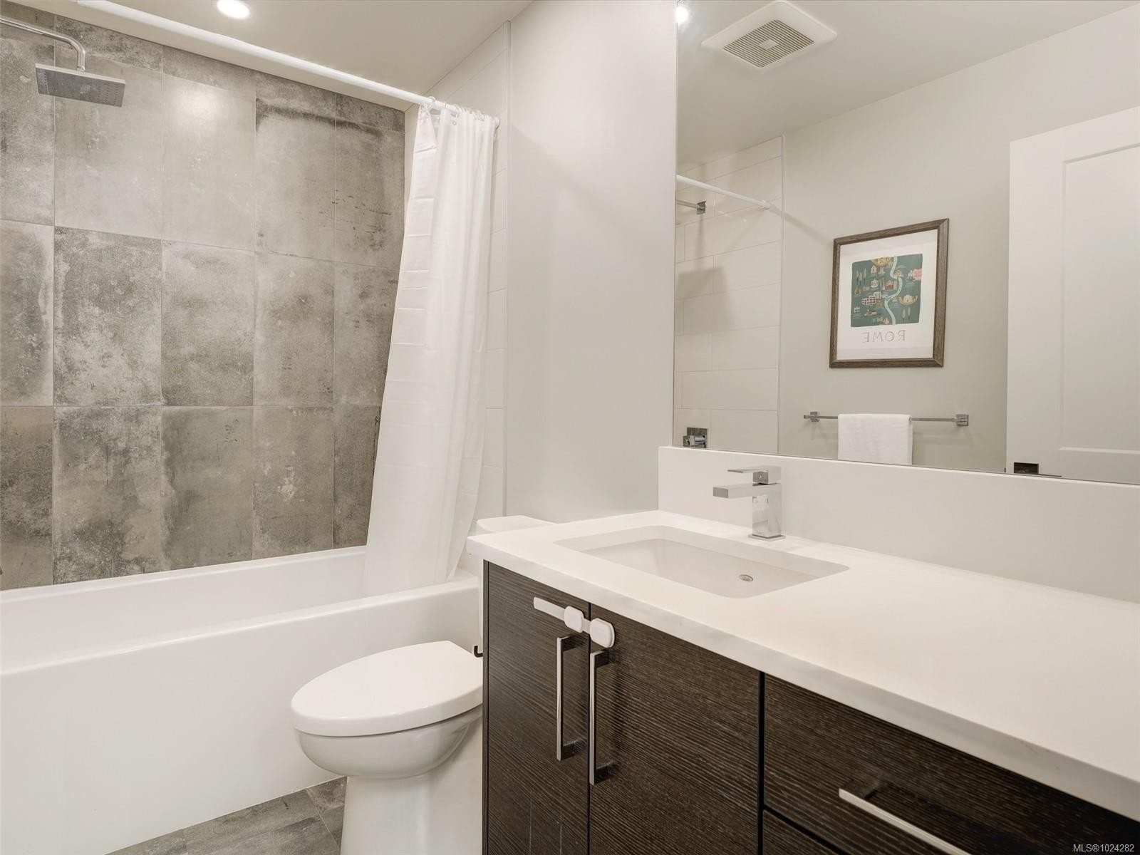 503-741 Travino Lane, Saanich, BC - Indoor Photo Showing Bathroom