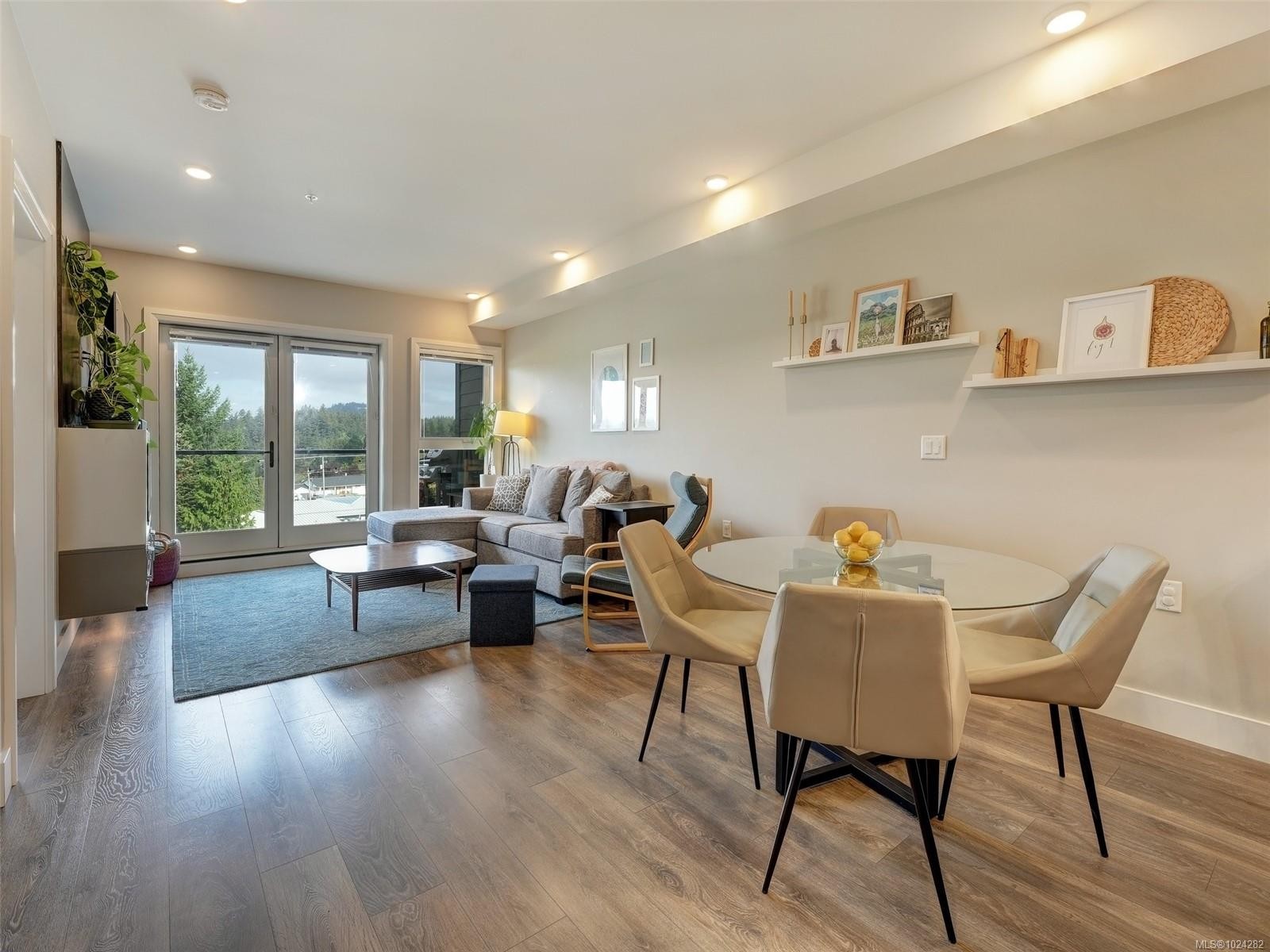 503-741 Travino Lane, Saanich, BC - Indoor