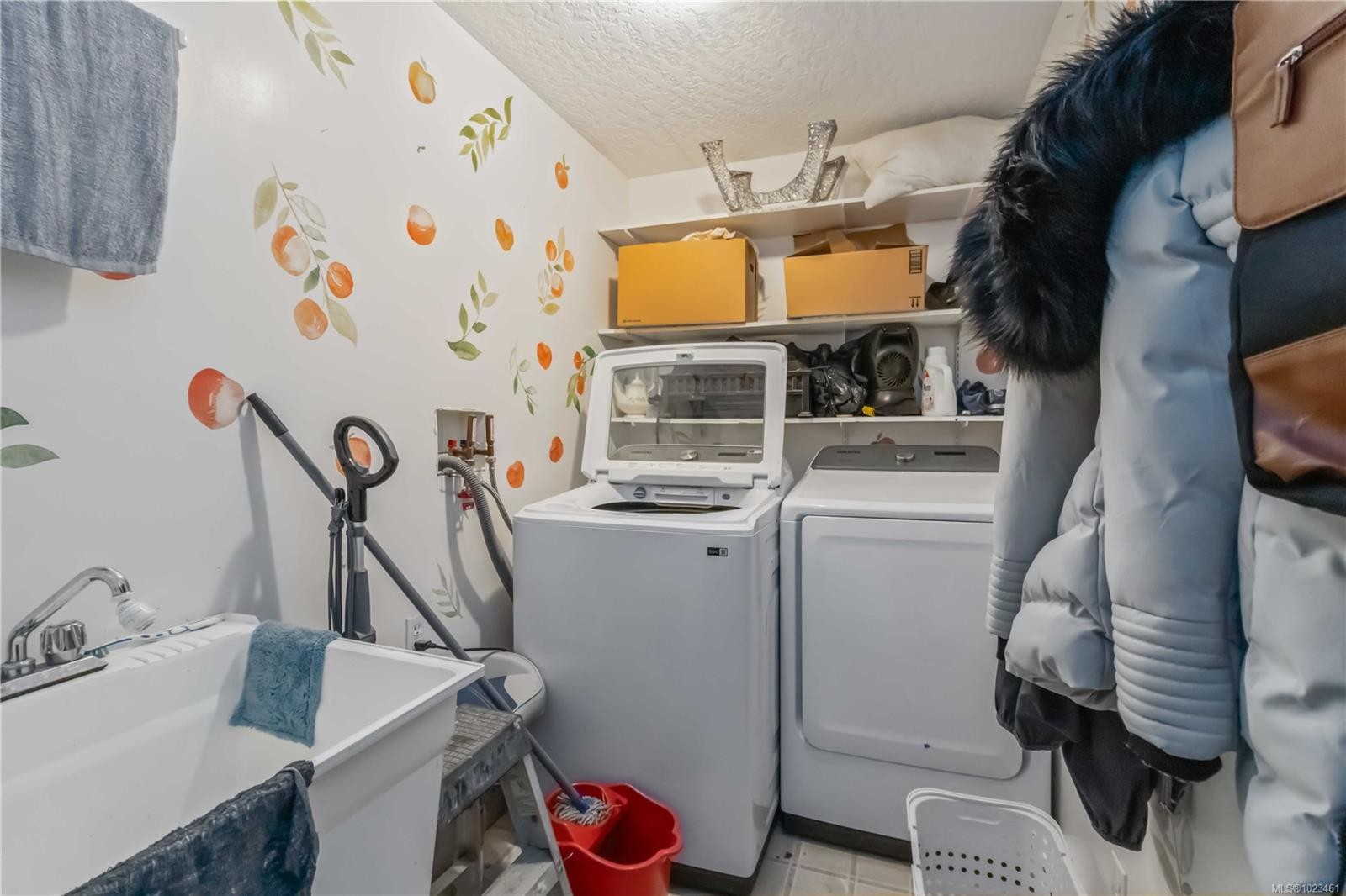 2562 Wentwich Rd, Langford, BC - Indoor Photo Showing Laundry Room