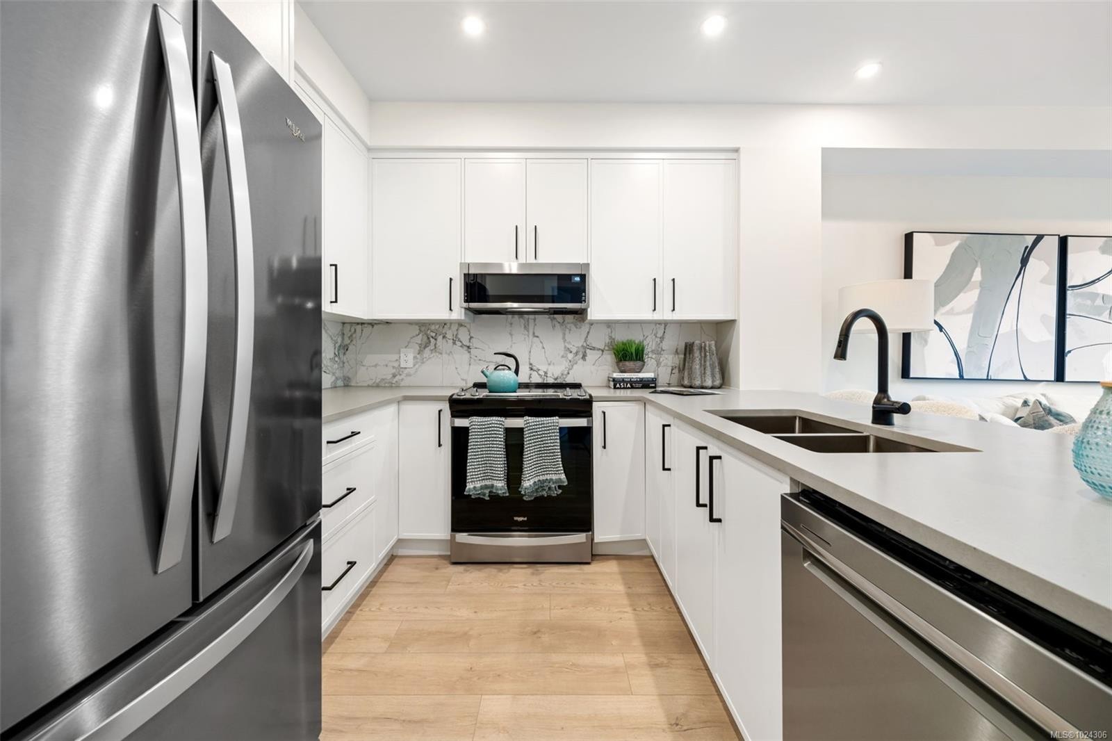 309-1371 Goldstream Ave, Langford, BC - Indoor Photo Showing Kitchen With Double Sink With Upgraded Kitchen