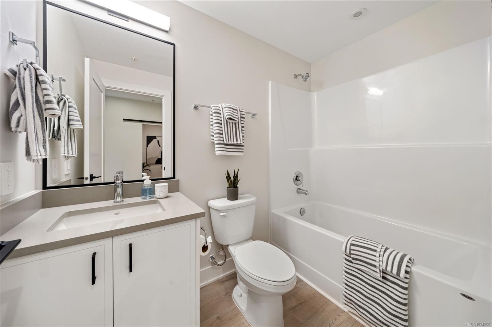 309-1371 Goldstream Ave, Langford, BC - Indoor Photo Showing Bathroom