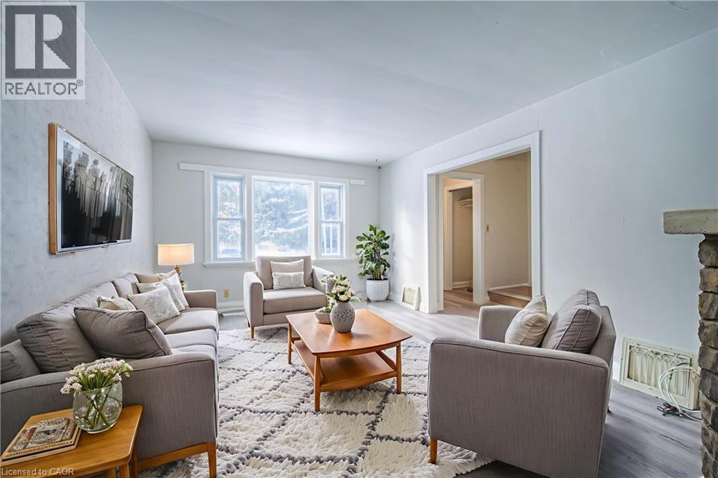 256 Limerick Road, Cambridge, ON - Indoor Photo Showing Living Room