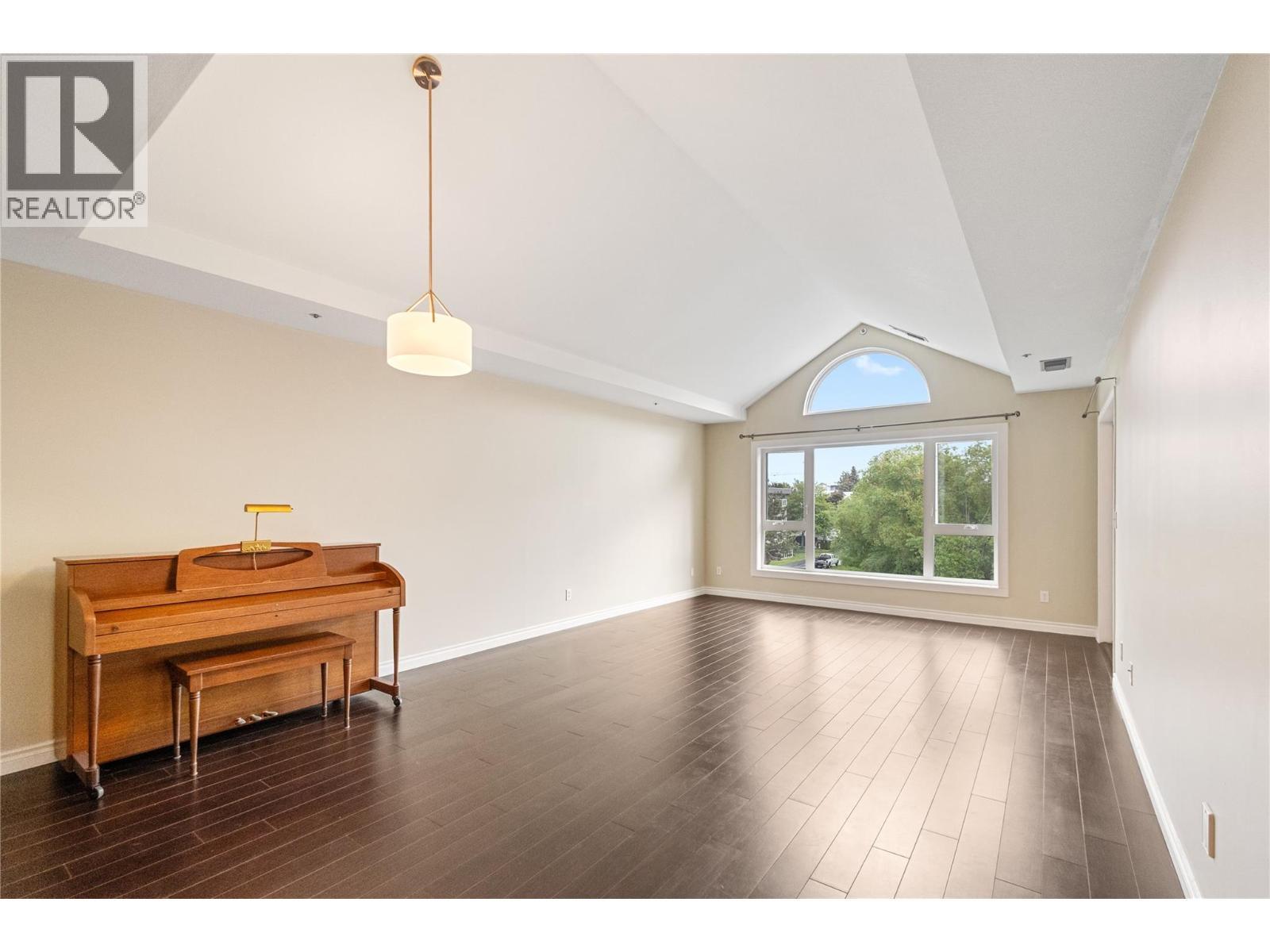 1045 Sutherland Avenue Unit# 323, Kelowna, BC - Indoor