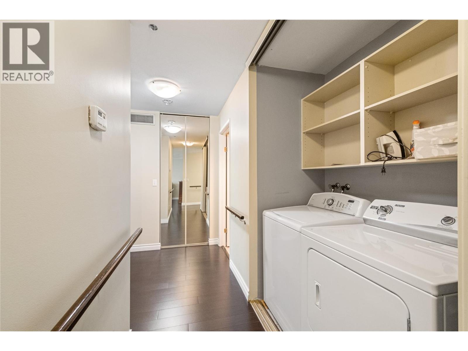 1045 Sutherland Avenue Unit# 323, Kelowna, BC - Indoor Photo Showing Laundry Room