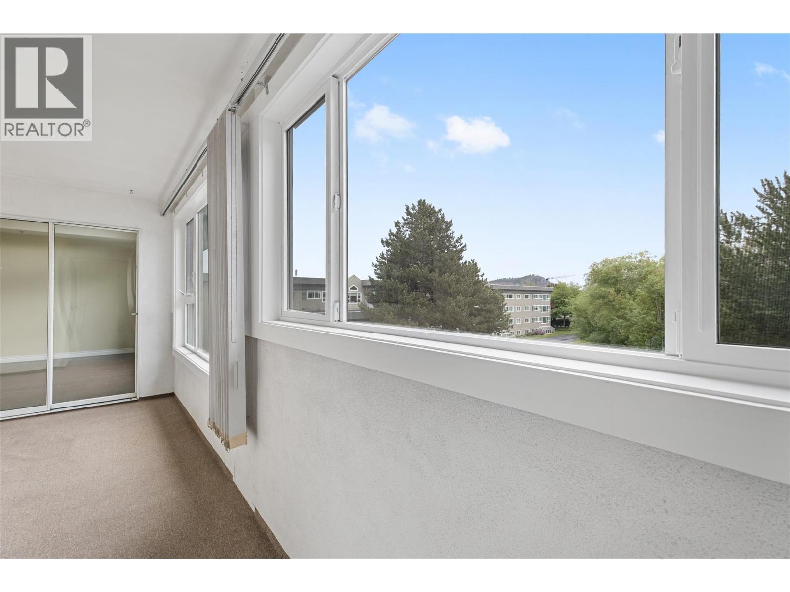 1045 Sutherland Avenue Unit# 323, Kelowna, BC - Indoor Photo Showing Other Room