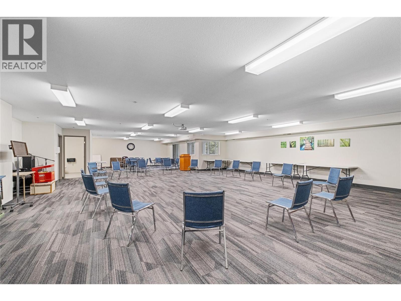 1045 Sutherland Avenue Unit# 323, Kelowna, BC - Indoor Photo Showing Other Room