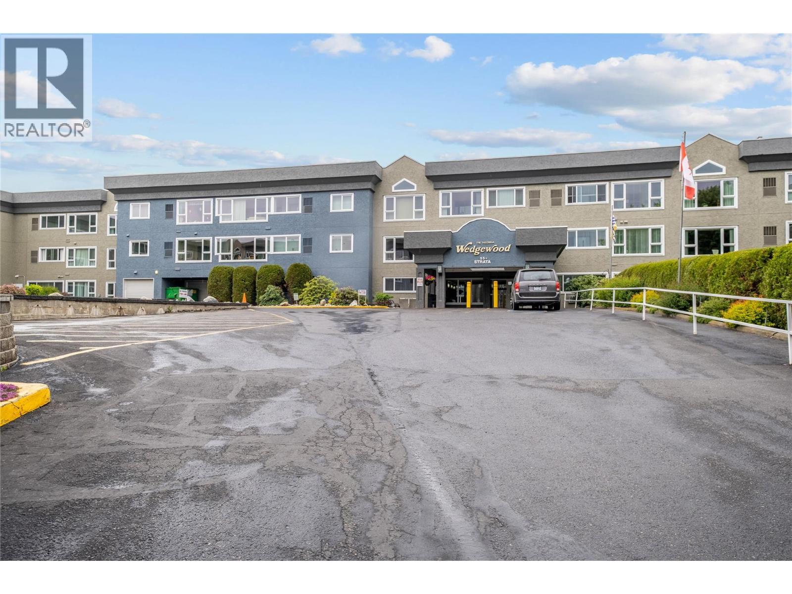 1045 Sutherland Avenue Unit# 323, Kelowna, BC - Outdoor With Facade