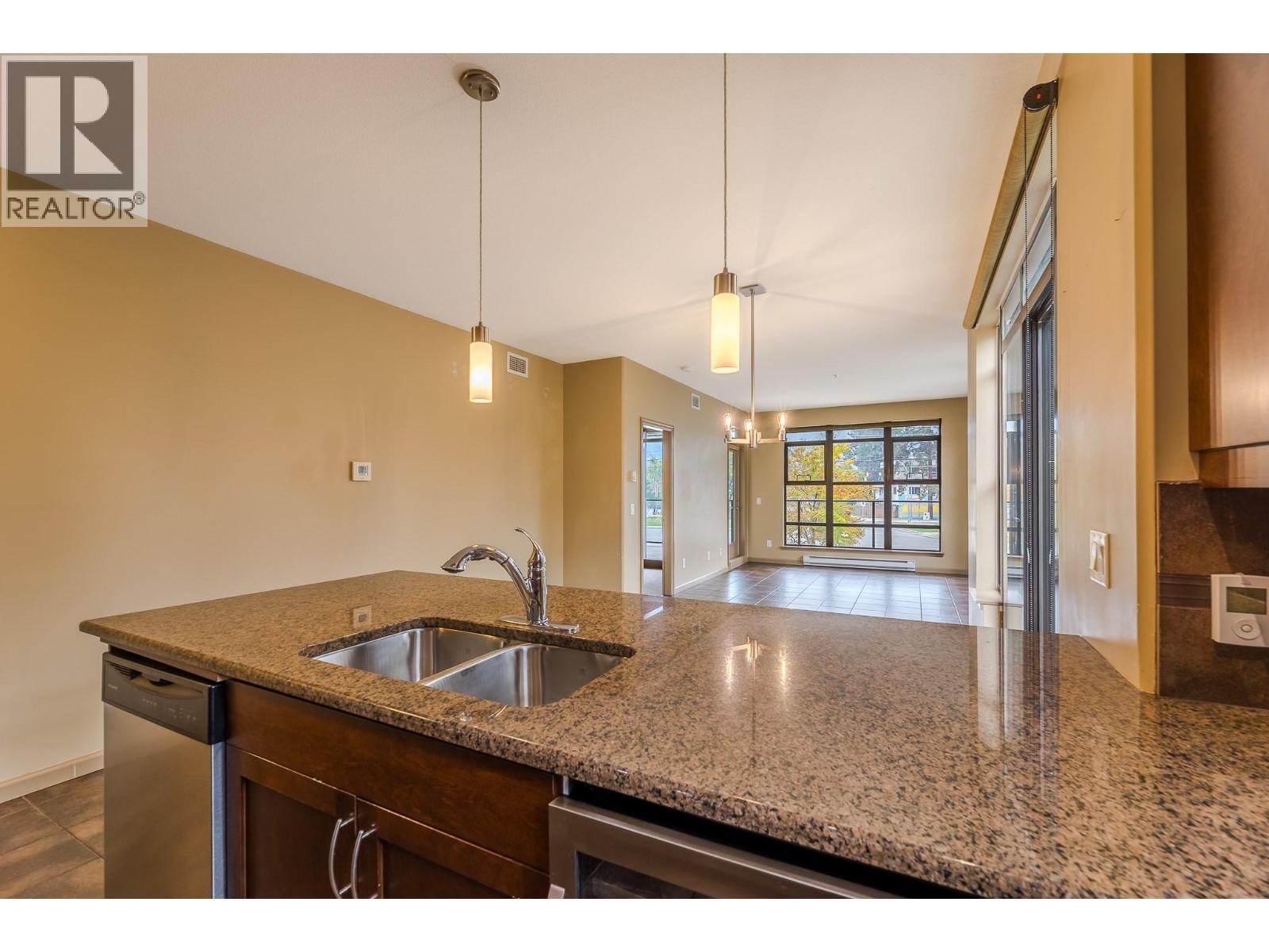 3589 Skaha Lake Road Unit# 204, Penticton, BC - Indoor Photo Showing Kitchen With Double Sink