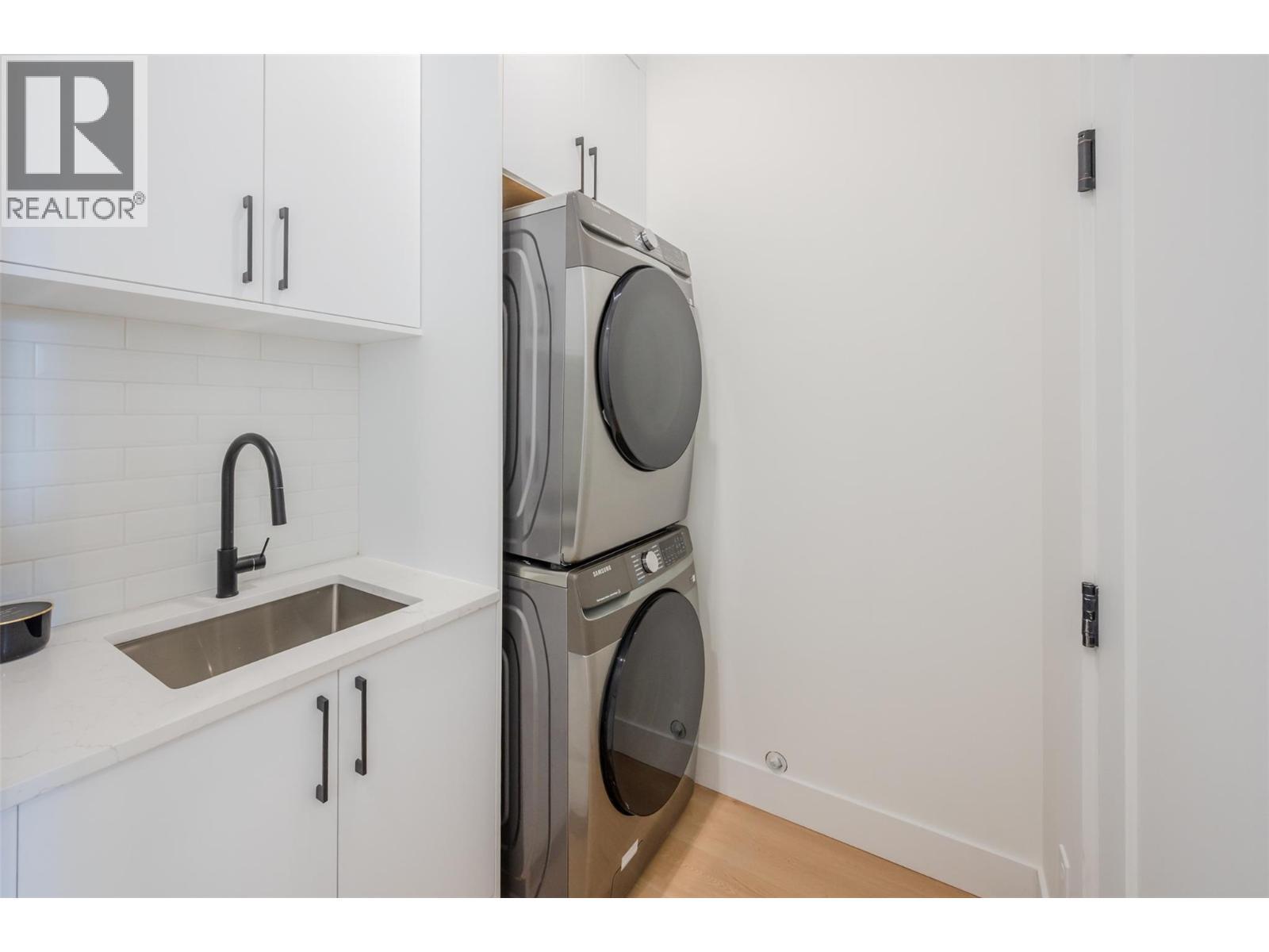 194 Maple Place Unit# 3, Oliver, BC - Indoor Photo Showing Laundry Room