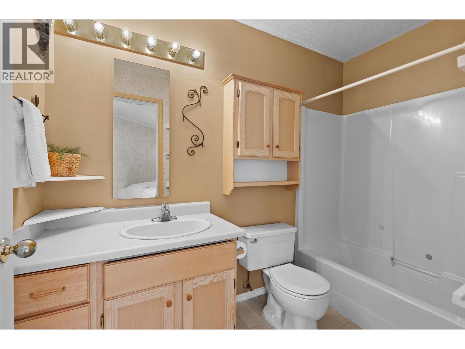 Primary Bathroom - 4404 Pleasant Valley Road Unit# 6, Vernon, BC - Indoor Photo Showing Bathroom