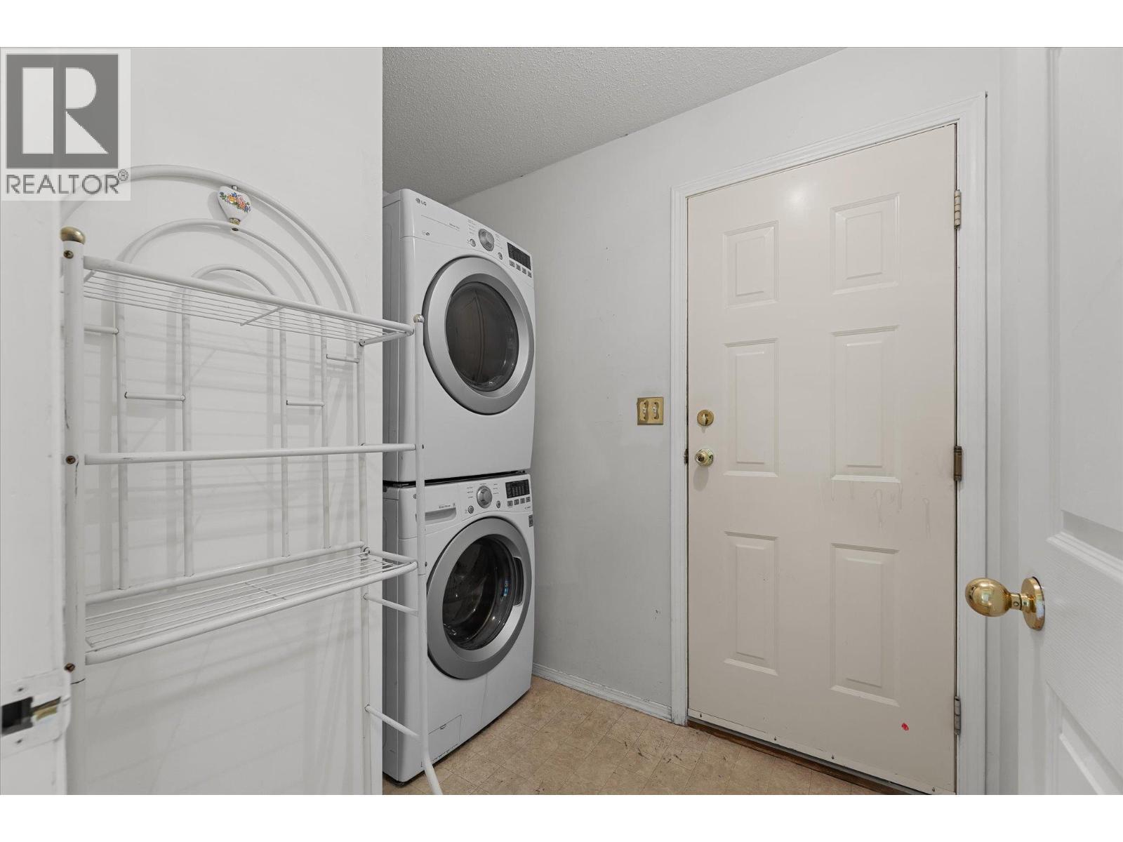 In-suite laundry - 4404 Pleasant Valley Road Unit# 6, Vernon, BC - Indoor Photo Showing Laundry Room