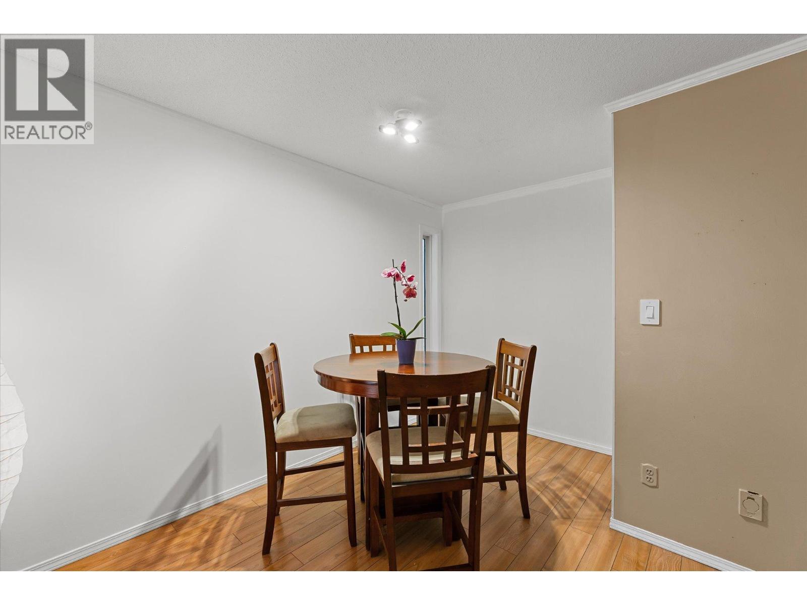 This is currently being used for a dining area but it could also be a little office space - 4404 Pleasant Valley Road Unit# 6, Vernon, BC - Indoor Photo Showing Dining Room