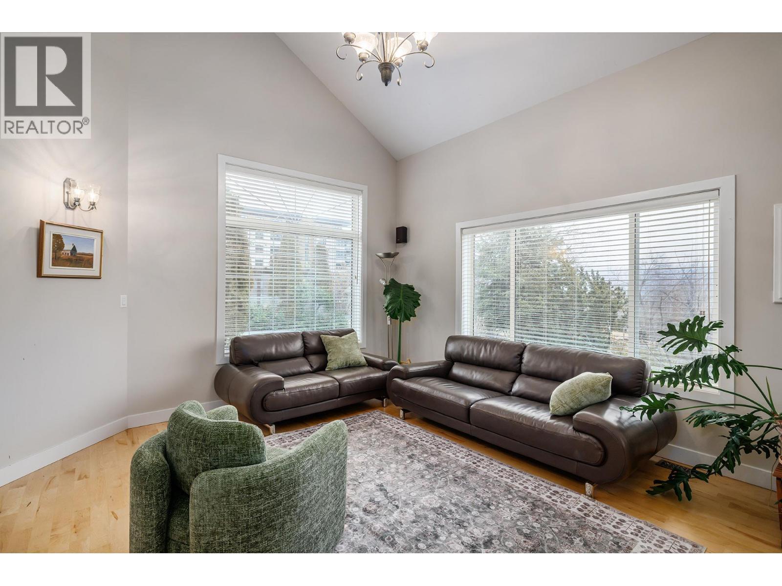 2761 Olalla Road, West Kelowna, BC - Indoor Photo Showing Living Room