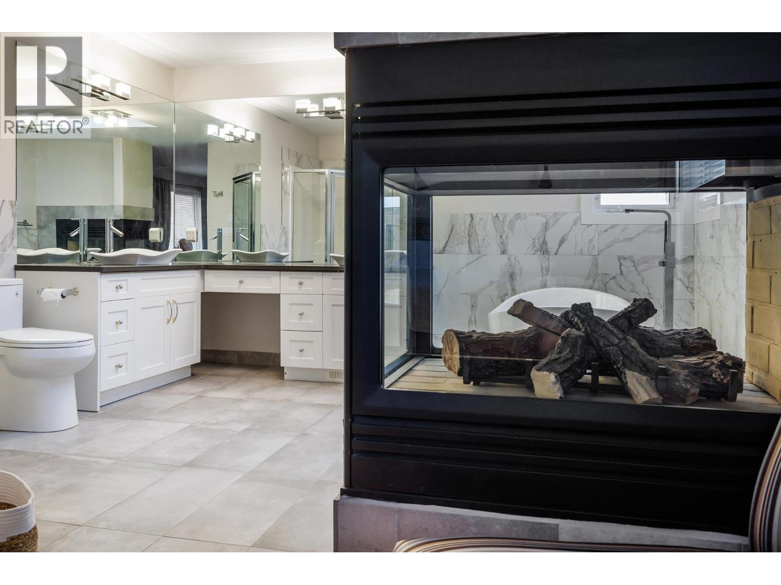 2761 Olalla Road, West Kelowna, BC - Indoor Photo Showing Bathroom