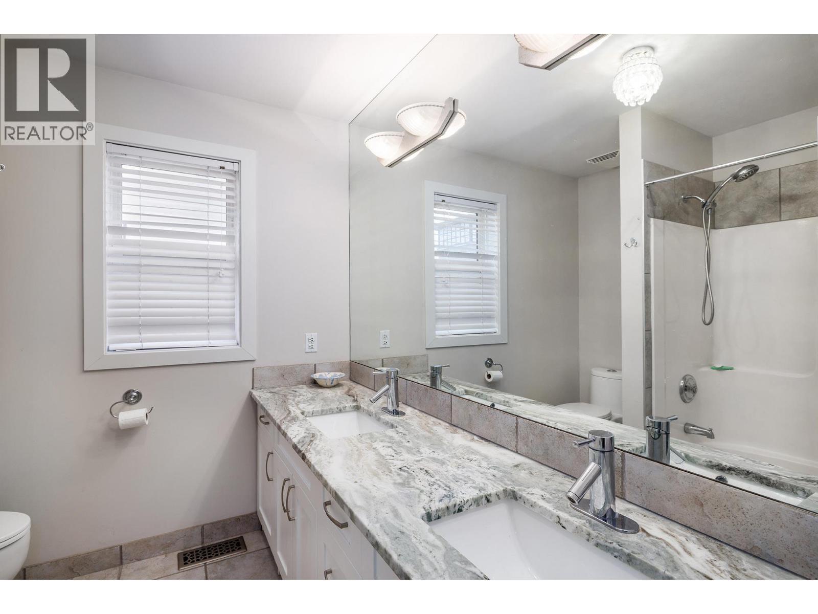 2761 Olalla Road, West Kelowna, BC - Indoor Photo Showing Bathroom