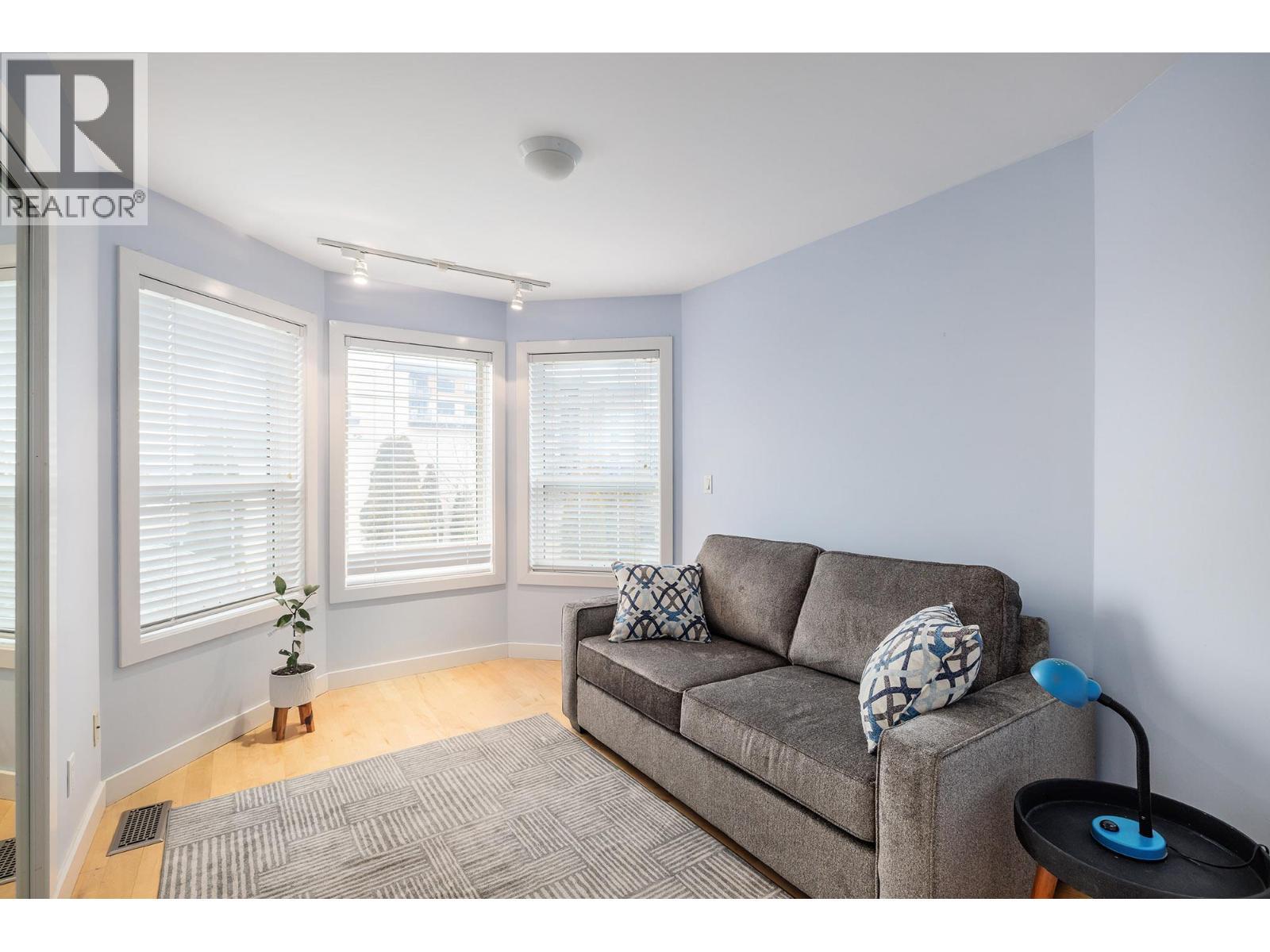2761 Olalla Road, West Kelowna, BC - Indoor Photo Showing Living Room