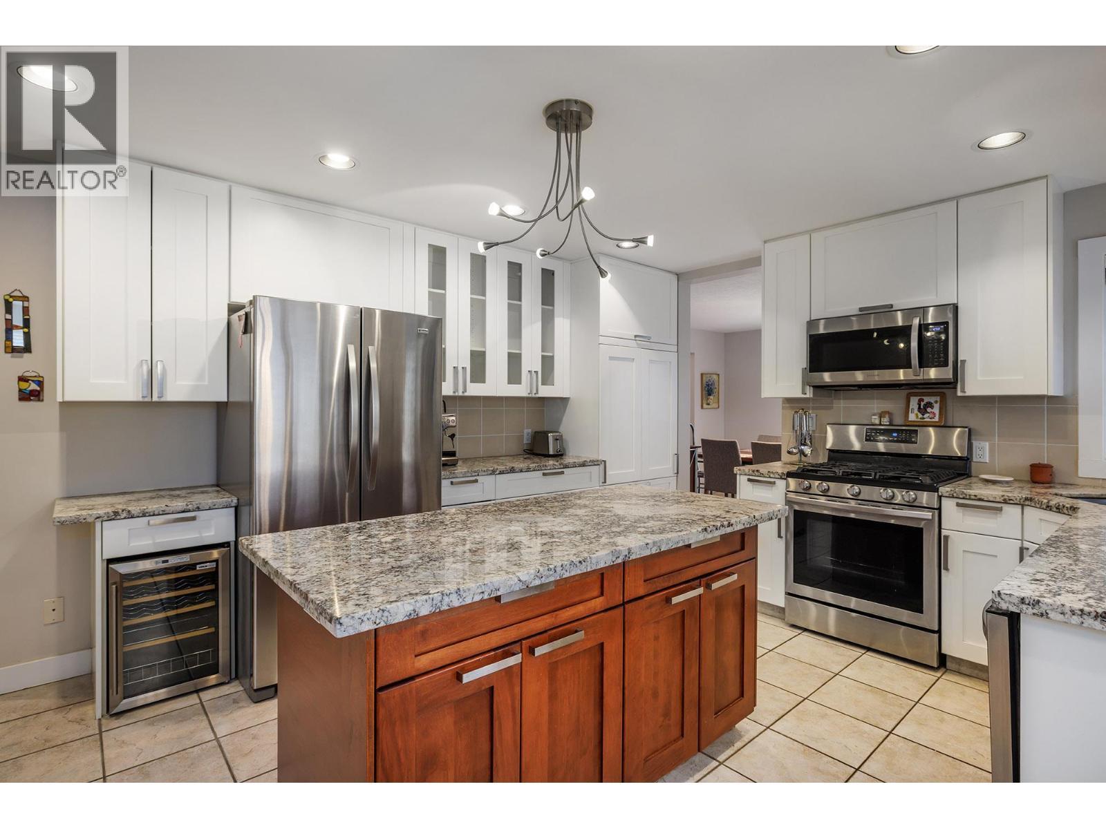2761 Olalla Road, West Kelowna, BC - Indoor Photo Showing Kitchen