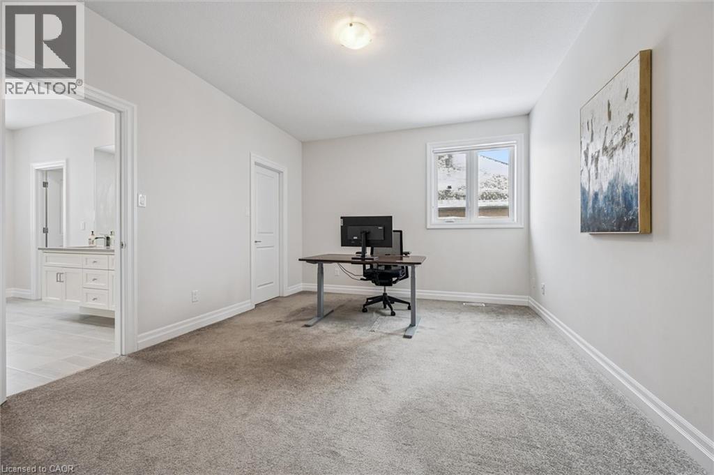 Office space with light colored carpet - 263 Chestnut Ridge, Waterloo, ON - Indoor