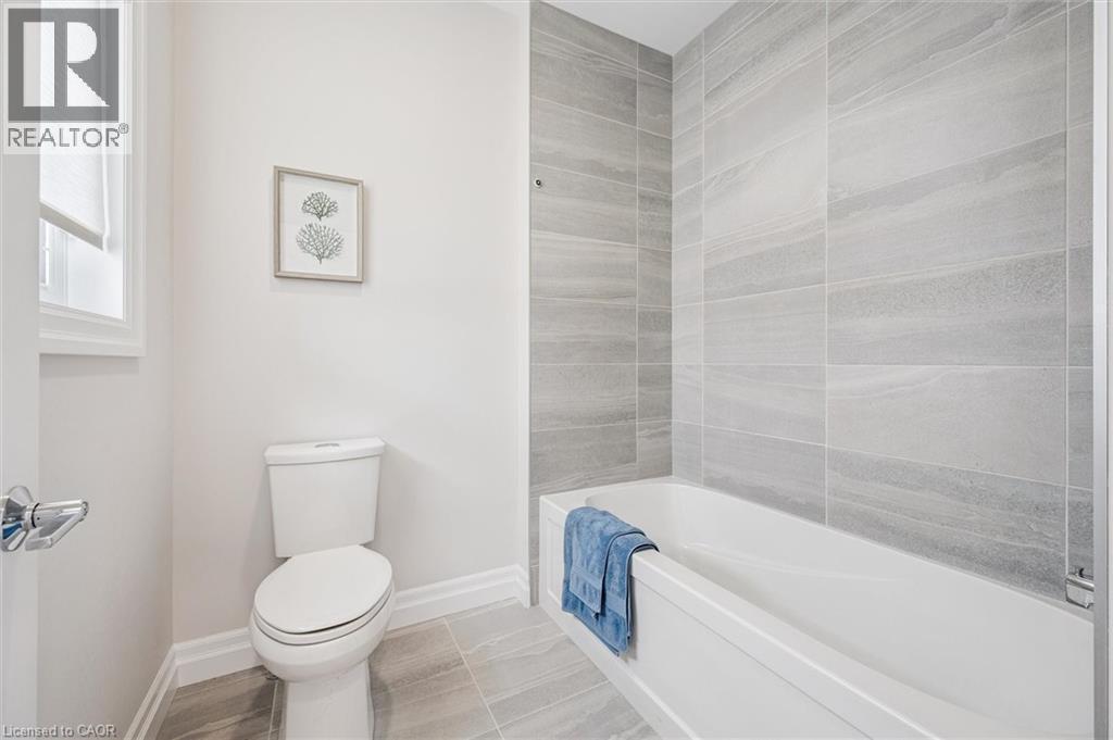 Full bath with toilet and bathtub / shower combination - 263 Chestnut Ridge, Waterloo, ON - Indoor Photo Showing Bathroom