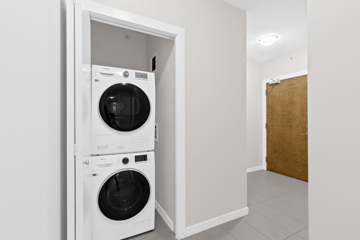 706-1075 Sunset Drive, Kelowna, BC - Indoor Photo Showing Laundry Room