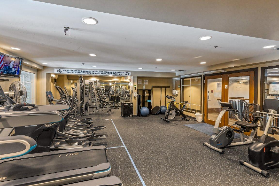 706-1075 Sunset Drive, Kelowna, BC - Indoor Photo Showing Gym Room