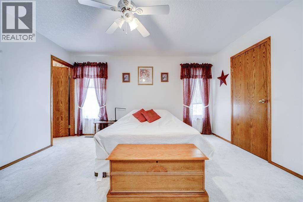 161078 Twp 132 Road, Vauxhall, AB - Indoor Photo Showing Bedroom