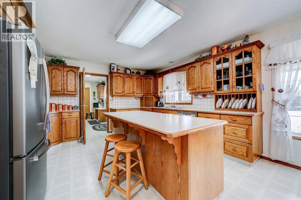 161078 Twp 132 Road, Vauxhall, AB - Indoor Photo Showing Kitchen