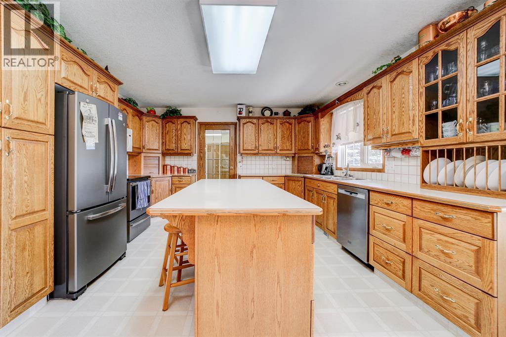 161078 Twp 132 Road, Vauxhall, AB - Indoor Photo Showing Kitchen