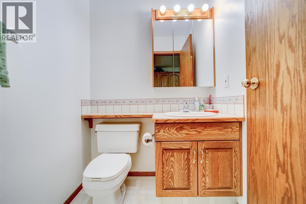 161078 Twp 132 Road, Vauxhall, AB - Indoor Photo Showing Bathroom