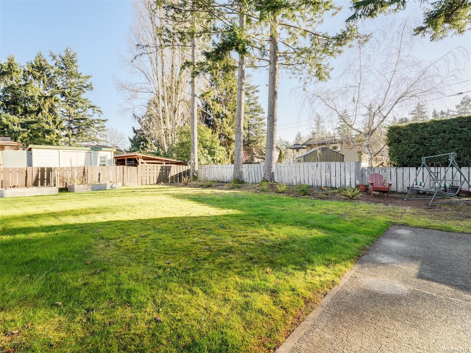 1189 Marchant Rd, Central Saanich, BC