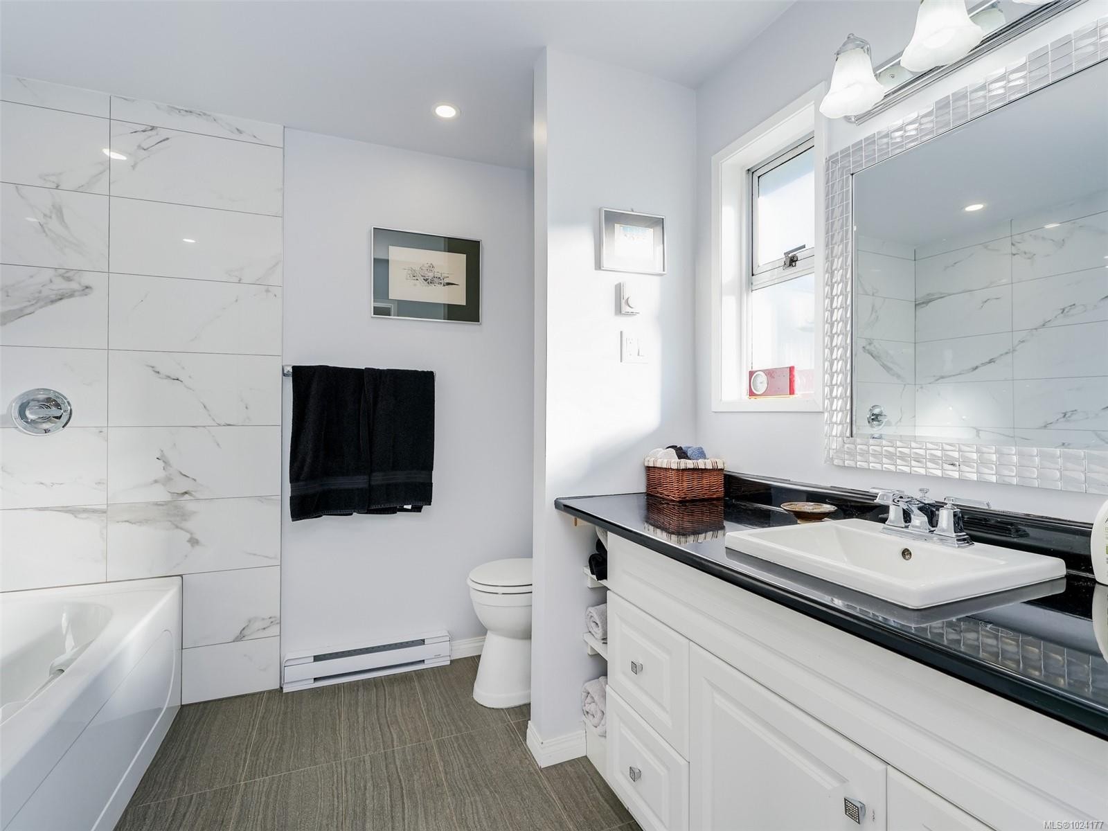 1189 Marchant Rd, Central Saanich, BC